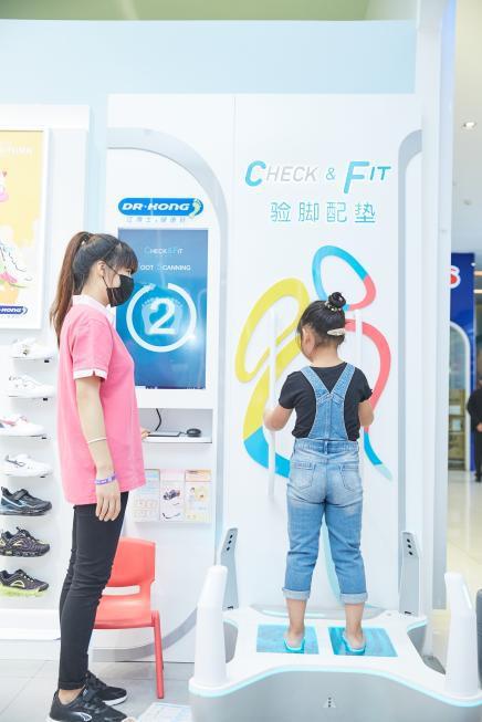 用专业守护每一步健康丨江博士健康鞋荣膺福布斯中国行业领军企业