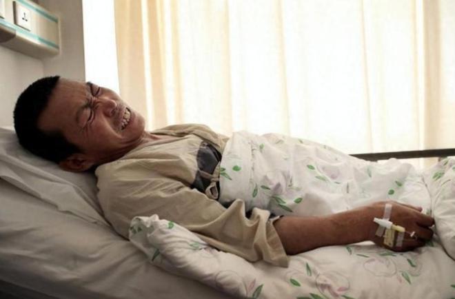 因拿不出100万手术费河南一农民徒手锯掉自己右腿如今他咋样(图2)