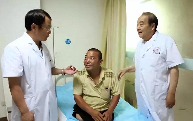 因拿不出100万手术费河南一农民徒手锯掉自己右腿如今他咋样(图7)