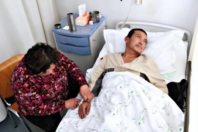 因拿不出100万手术费河南一农民徒手锯掉自己右腿如今他咋样(图4)