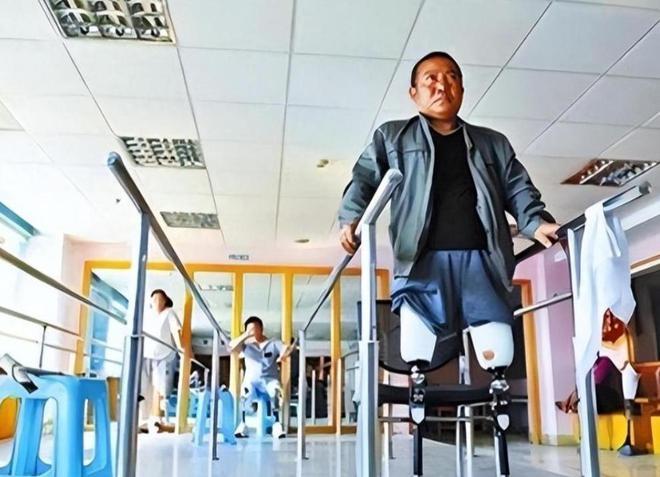 因拿不出100万手术费河南一农民徒手锯掉自己右腿如今他咋样(图8)