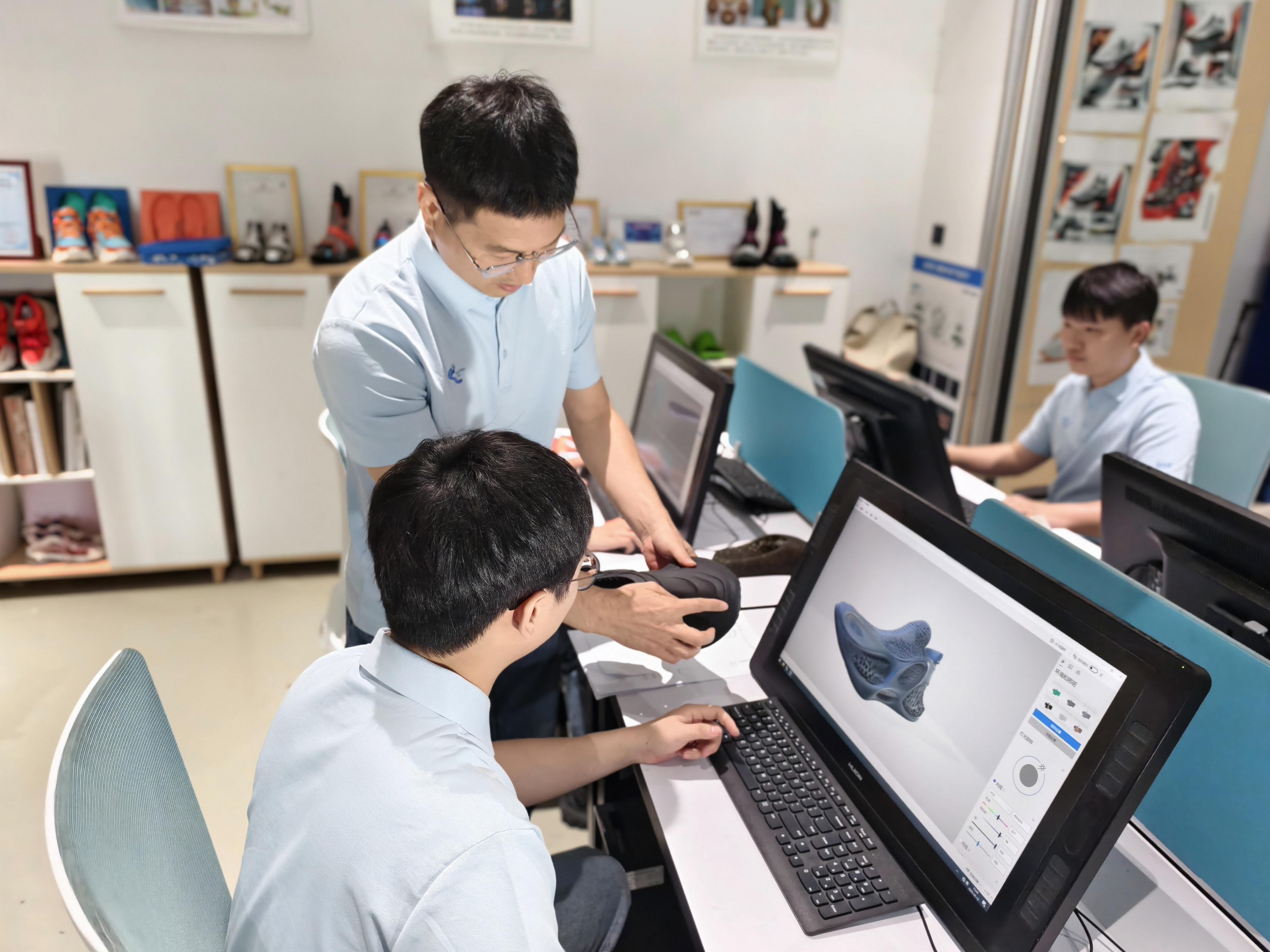 广州这所职院“智造”的运动鞋藏着多少黑科技？【视频】(图3)