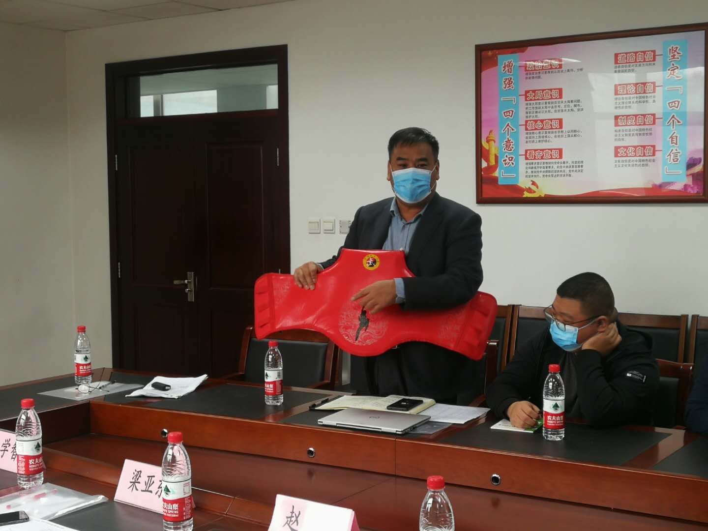 宫鲁鸣继续执教！女篮再开训练新老球员争名额？