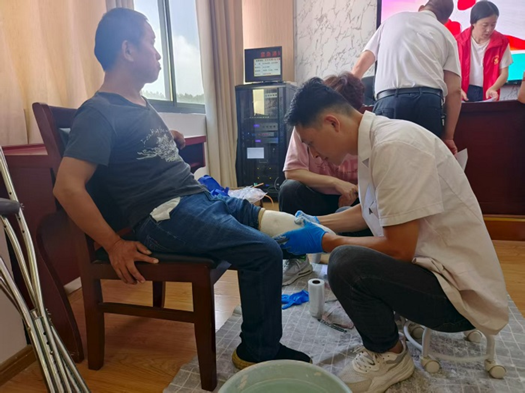 宿松县残联开展残疾人假肢矫形器集中适配活动(图1)