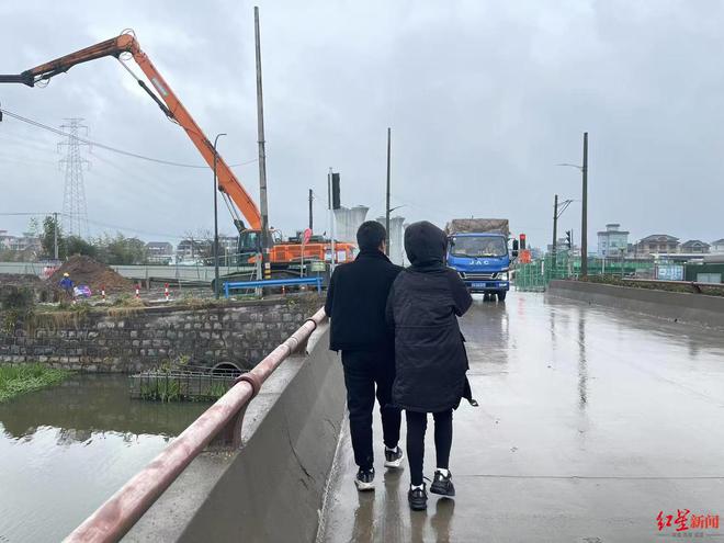 舍不得多买氧气罐离世的河南卡友已下葬三年前结发妻子离世留下重组家庭的6个孩子(图2)