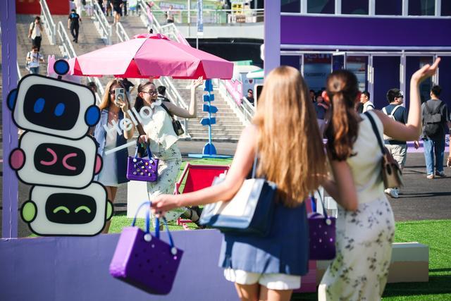 外滩大会上“秀绝活”机器人离我们的生活还有多远？(图5)