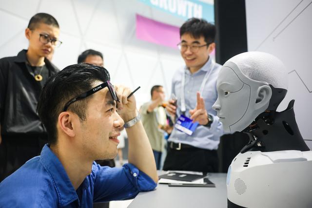 外滩大会上“秀绝活”机器人离我们的生活还有多远？(图12)