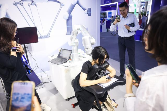 外滩大会上“秀绝活”机器人离我们的生活还有多远？(图16)