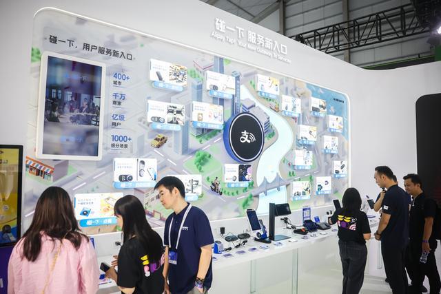 外滩大会上“秀绝活”机器人离我们的生活还有多远？(图22)
