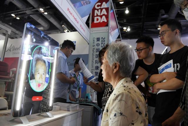 行得更稳、听得更清！2025福祉博览会展示智能助残新成果(图5)