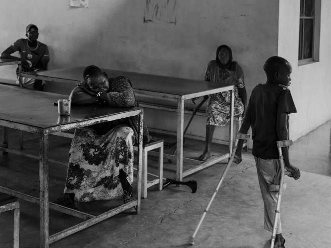 走向自立：在南苏丹通过假肢康复改变命运(图1)