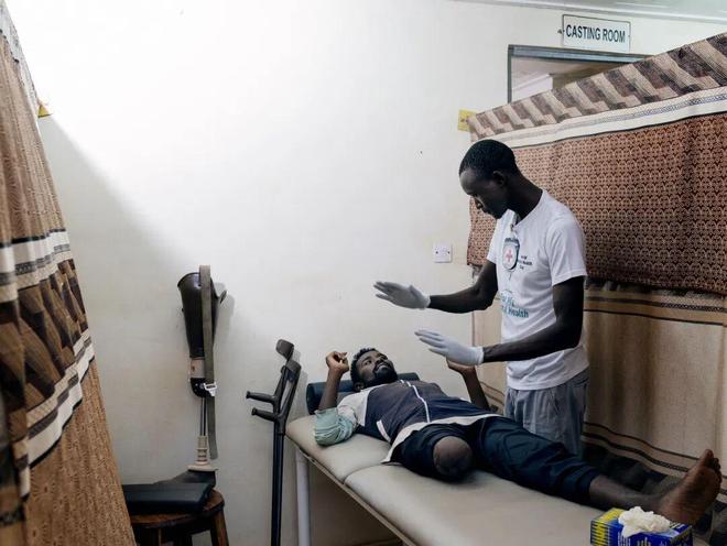 走向自立：在南苏丹通过假肢康复改变命运(图3)