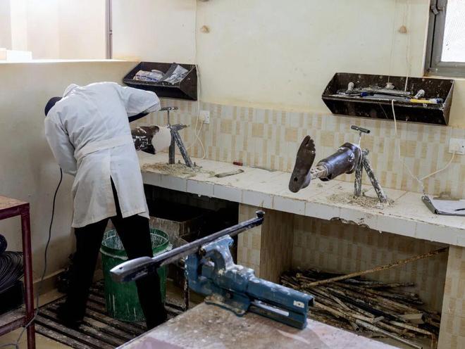 走向自立：在南苏丹通过假肢康复改变命运(图4)