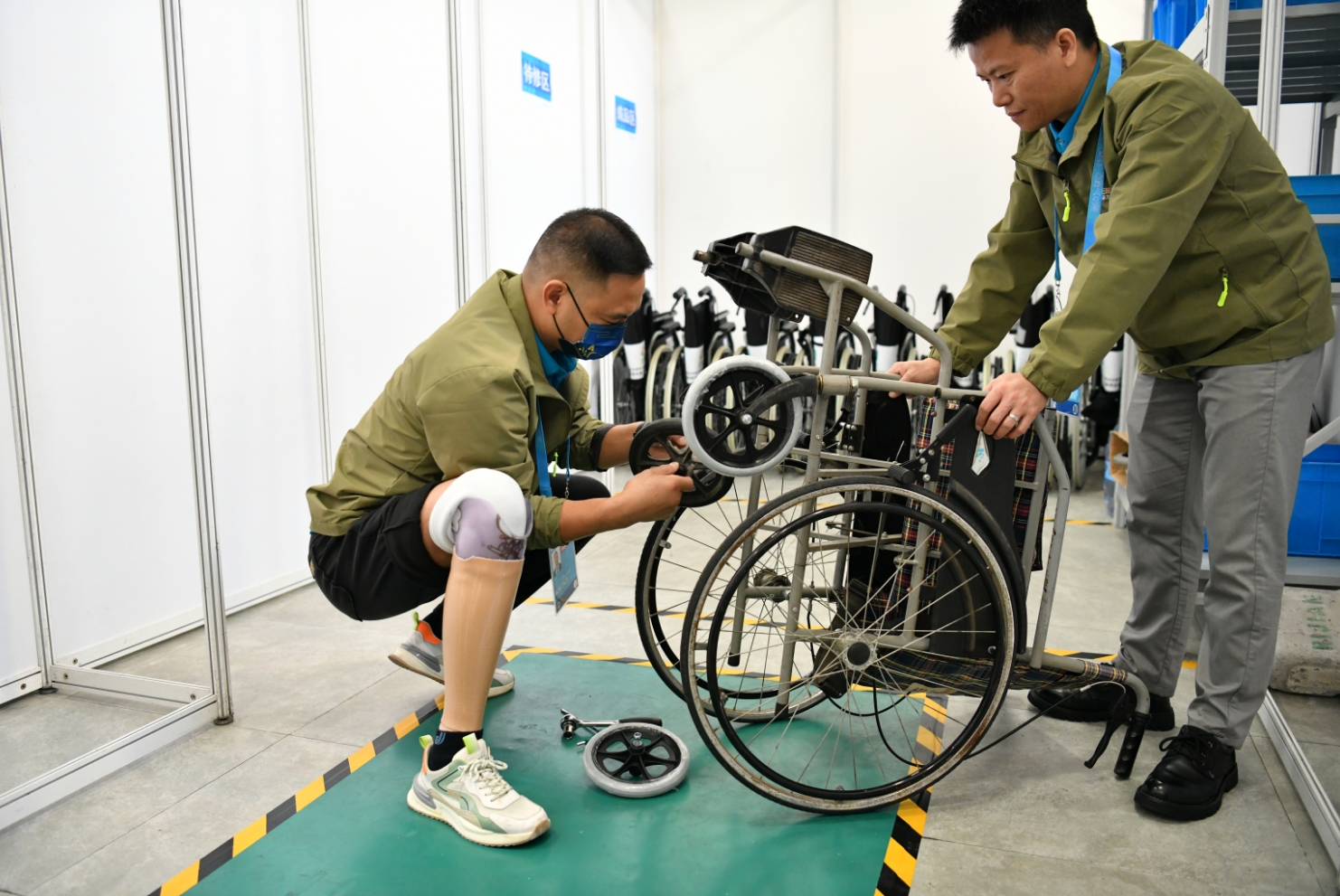 假肢技师、快擦手、滚球妹……他们是残特奥会华农场馆幕后星光(图2)