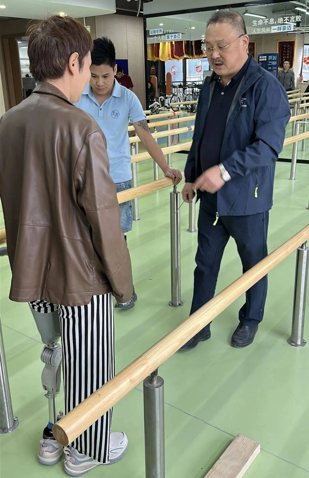 假肢如何选择？专业指南助您找到适合的辅助设备(图1)