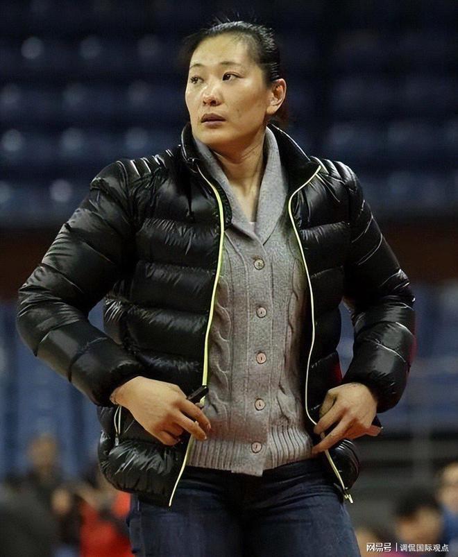 女篮名将李昕与巩晓彬分手后嫁知识分子又离婚如今单身无儿女(图8)