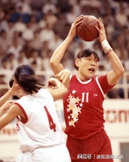 女篮名将李昕与巩晓彬分手后嫁知识分子又离婚如今单身无儿女(图13)